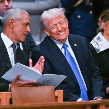 Un Cititor Pe Buze Dezvăluie Ce I-a Spus în Secret Donald Trump Lui Barack Obama în Timpul Funeraliilor Lui Jimmy Carter I VIDEO