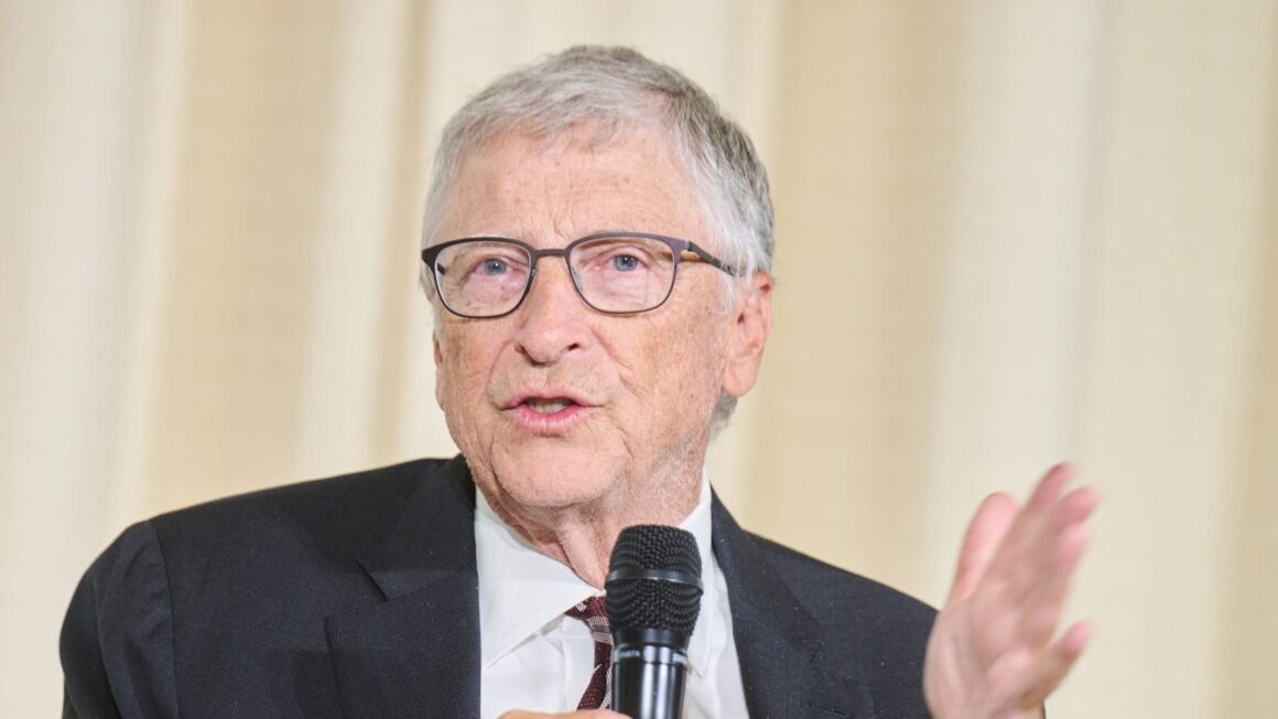 Bill Gates îl Critică Pe Elon Musk Pentru Amestecul Său în Politica Externă, în Special în Europa