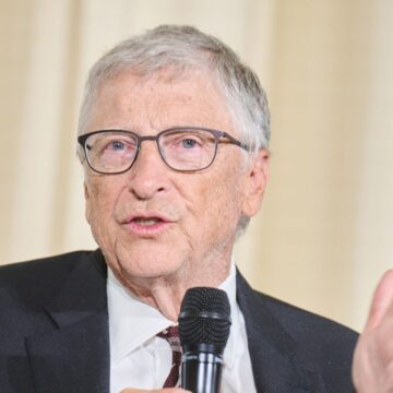 Bill Gates îl Critică Pe Elon Musk Pentru Amestecul Său în Politica Externă, în Special în Europa