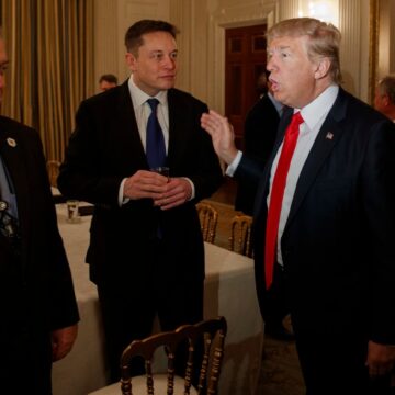 Donald Trump Se Confruntă Cu Un Conflict Deschis în Tabăra Sa, După Ce Steve Bannon A Amenințat Că îi Va „smulge Capul” Lui Elon Musk