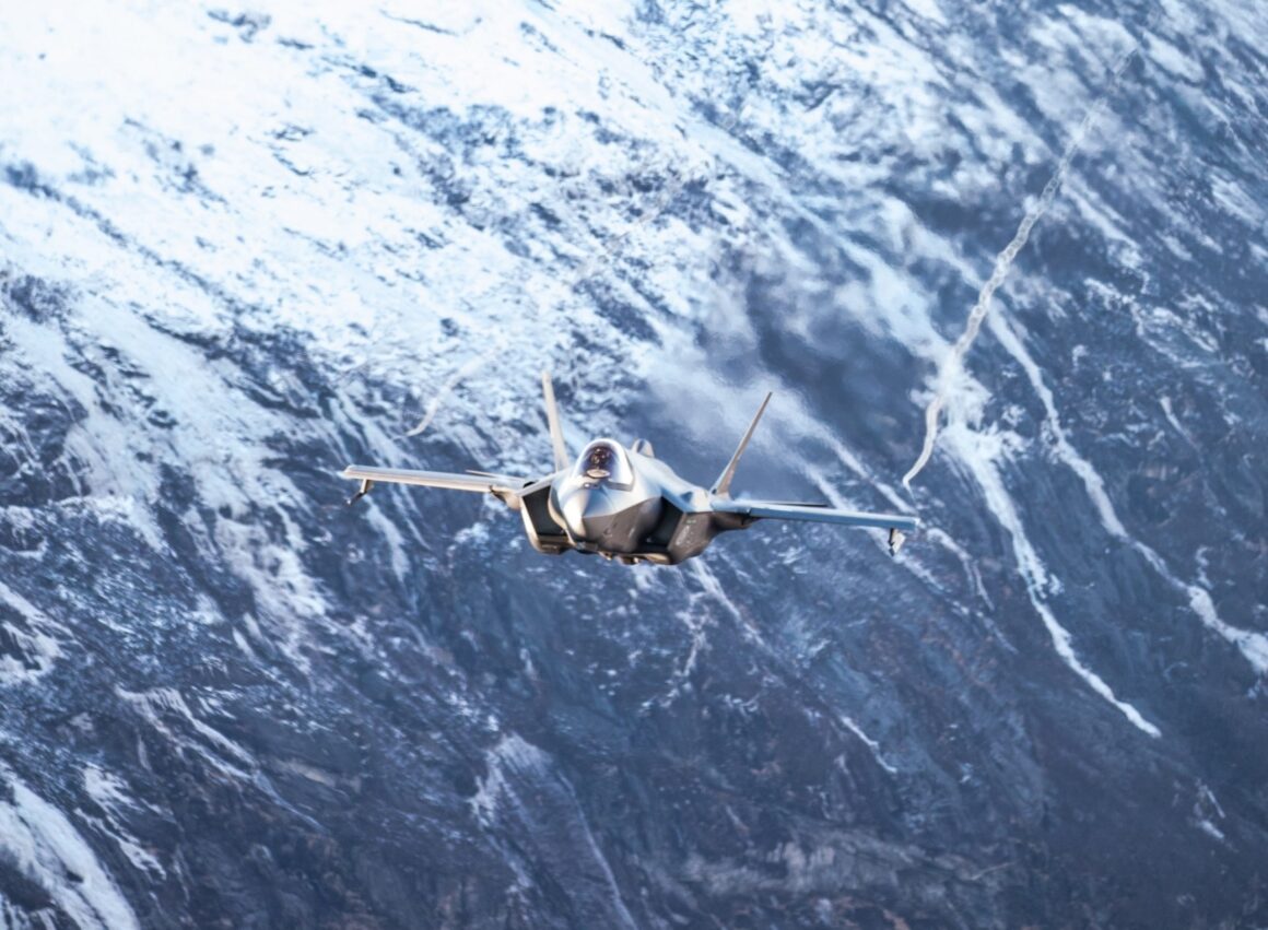 NATO A Mobilizat Avioane De Luptă F-35 Pentru Prima Oară, în Timpul Atacului Rușilor în Ucraina, Pe 15 Ianuarie