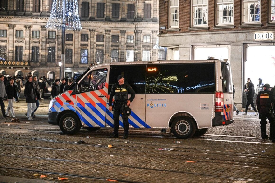 Poliția Olandeză Caută Informații Despre O Mașină Furată Cu Care Au Fugit Autorii Jafului Tezaurului Dacic Din Muzeul Drents