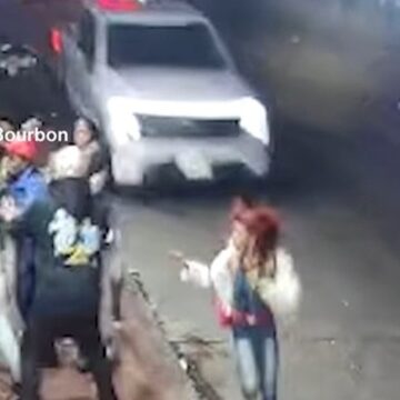 Imagini Cu Atacatorul Din New Orleans Trăgând în Poliţie înainte Ca Agenţii Să îl împuşte Mortal