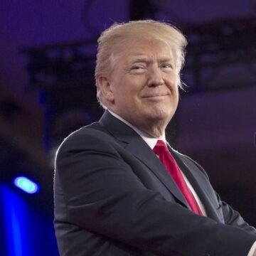 Chifteluțe De Crab și Friptură De Vită Angus, Printre Preparatele Servite La Primul Prânz Oficial Oferit De Donald Tump