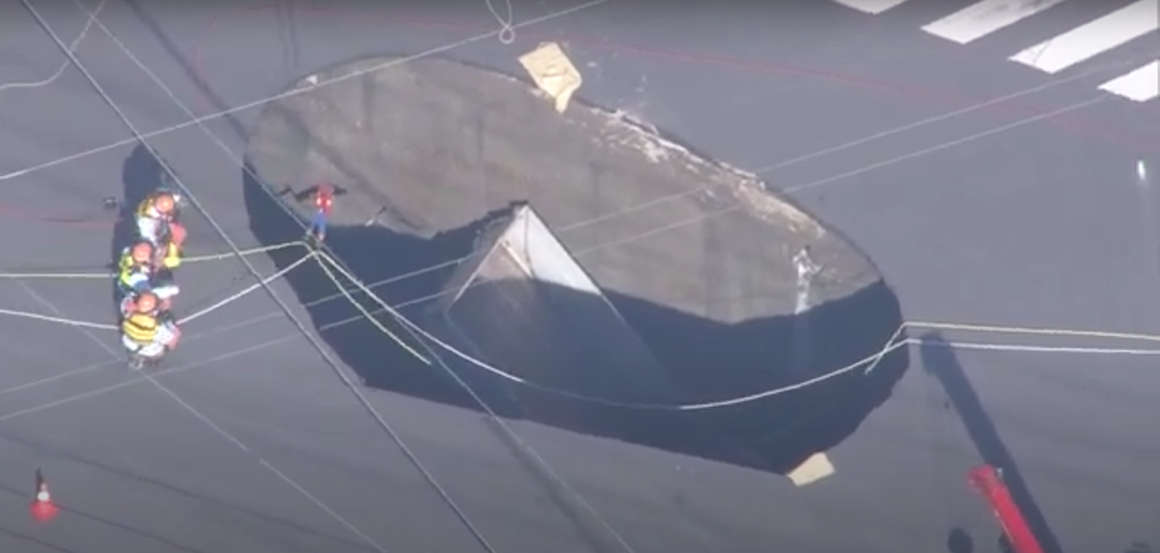 Peste Un Milion De Japonezi Sunt Rugați Să Nu Se Spele, Ca Să Salveze Viața Unui Bărbat Căzut într-o Groapă, în Tokyo