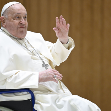 De ce suferă papa Francisc, care se află stare critică