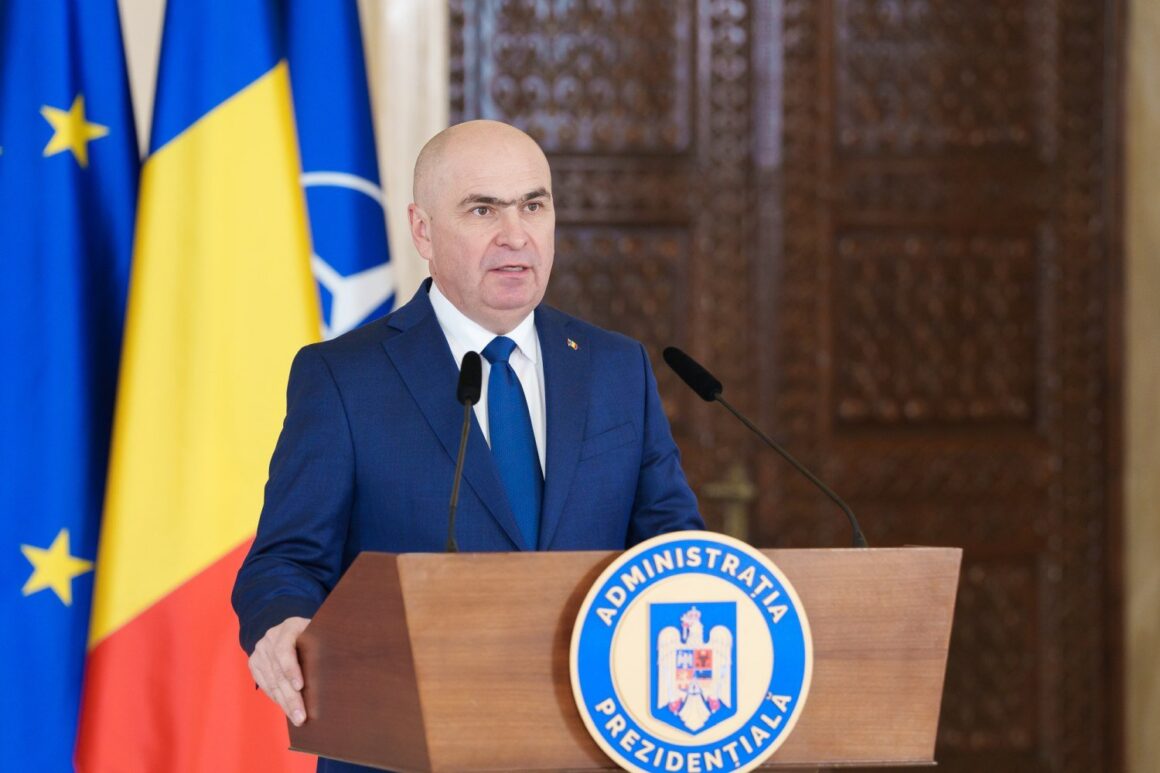 ilie-bolojan-primul-mesaj-romania.jpg Ilie Bolojan A Ajuns La Oradea Cu TAROM în A Doua Zi De Mandat, Apoi L-a Pus Pe SPP-ist Pe Bancheta Din Spatele Mașinii | VIDEO