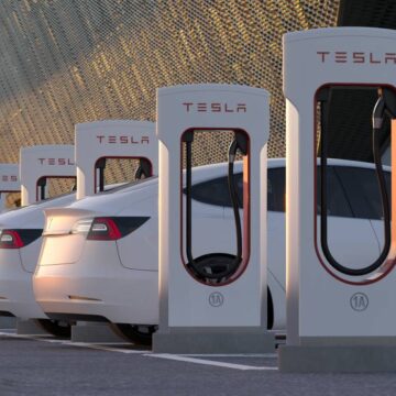 Tesla Vrea Să Lanseze Propriul Serviciu De Taxi Fără șofer, Intrând în Competiție Cu Uber