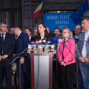 anamaria-gavrila-si-a-depus-candidatura-la-prezidentiale-la-bec-alaturi-de-george-simion-9-e1742234346600.jpg „Vom face un sondaj intern”