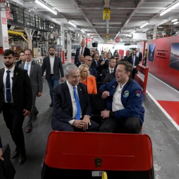 Benjamin Netanyahu vrea să comande mașini Tesla de la Musk