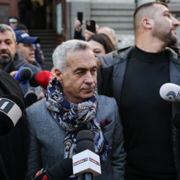 calin-georgescu-a-plecat-de-la-judecatoria-sector-1-dupa-jumatate-de-ora-foto-vlad-chirea-7.jpeg Pe cine votează românii la alegeri după Călin Georgescu