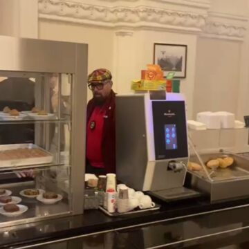 Decizia Parlamentului după ce Piedone a găsit gândaci în restaurant
