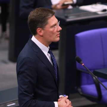 Spionul rus venit ca „refugiat” și angajat de un deputat german