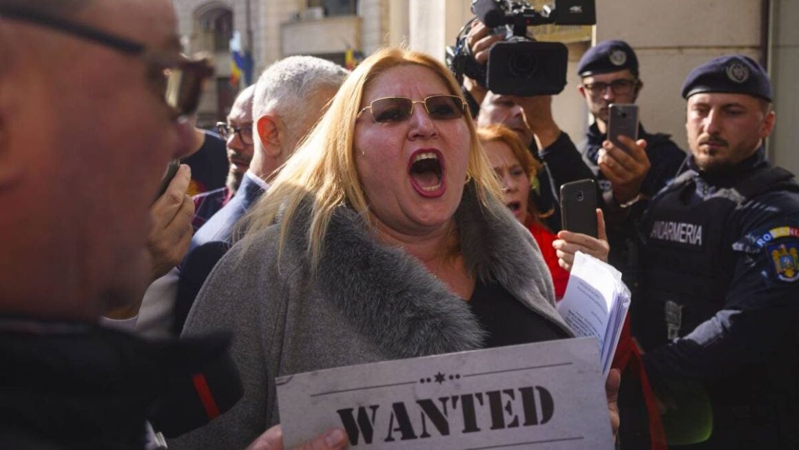 Prima reacție a Dianei Șoșoacă, după ce nu a fost lăsată a doua oară să candideze. AUR îi ia apărarea