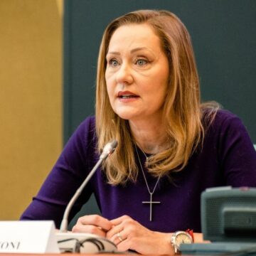 elena-lasconi-foto-facebook-e1740847573581.jpg Cine e singurul om pentru care Lasconi s-ar retrage din alegeri