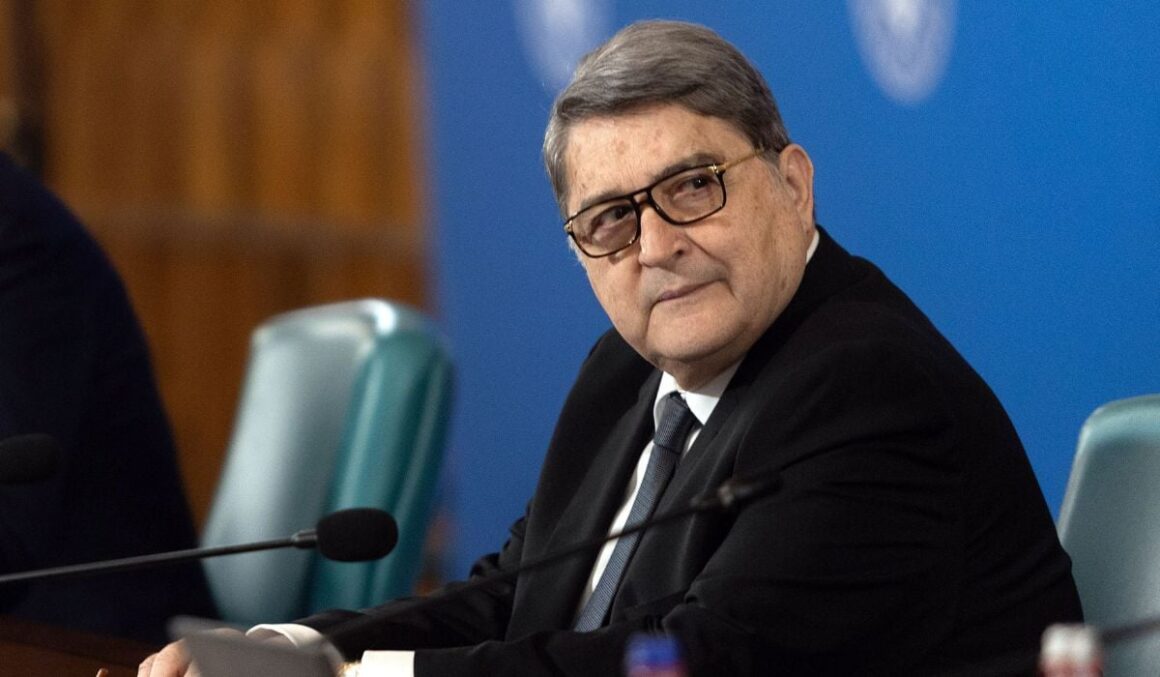 emil-hurezeanu-in-timpul-unei-sedinte-a-membrilor-guvernului-6-februarie-2025.jpg Reacția lui Emil Hurezeanu, întrebat despre demiterea sa de la Ministerul de Externe
