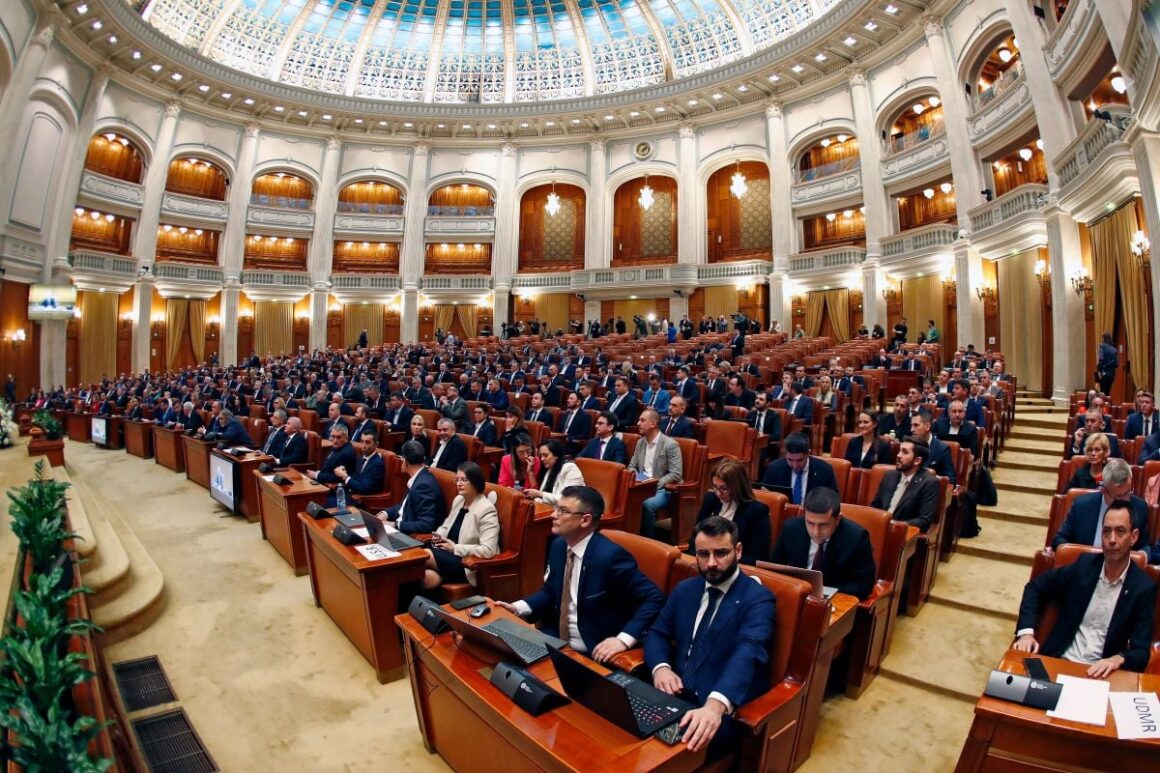 Concedieri pe criterii politice la Camera deputaților. Din 240 de posturi restructurate, doar 5 sunt de la partide și demnitari EXCLUSIV