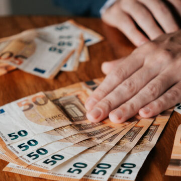 România primește tot mai puțini bani din investițiile străine