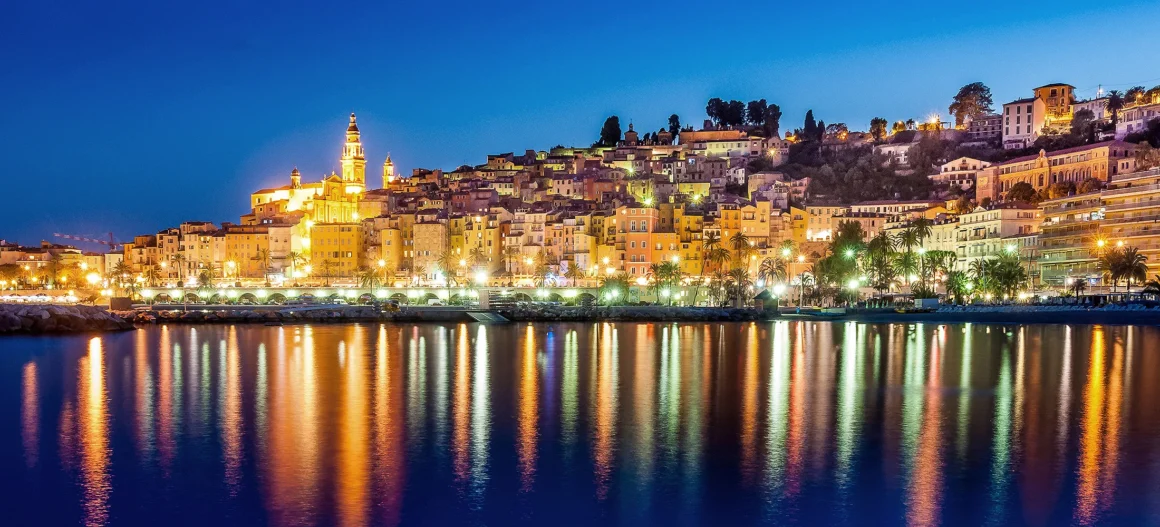 menton-by-night-2.webp.webp Descoperă Menton, perla Rivierei dintre Franța, Italia și Monaco