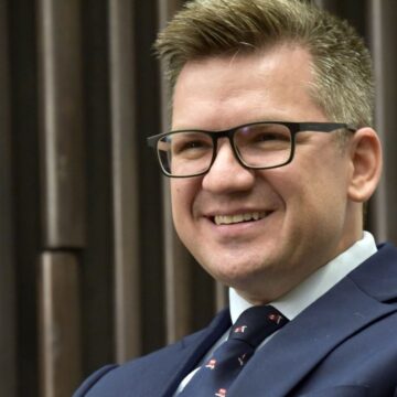 mihail-neamtu-seful-comisiei-de-cultura-din-camera-deputatilor-e1743363467847.jpg Cum s-a legat Mihail Neamțu de Alexandru Paleologu, mort de 20 de ani, ca să îi răspundă lui Theodor Paleologu