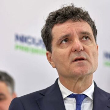 nicusor-dan-a-primit-donatii-de-la-doi-afaceristi-misteriosi-e1743347020846.jpg Cine sunt oamenii de afaceri misterioși care i-au dat lui Nicușor Dan donații peste 260.000 de euro