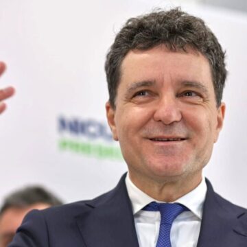 nicusor-dan-declaratii-sediu-campanie-e1743259308595.jpg Ce chirie plătește Nicușor Dan pentru sediul de campanie din Hotelul Cișmigiu