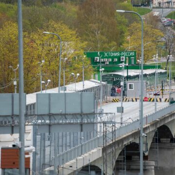 O țară membră NATO și vecină cu Rusia își crește bugetul apărării la 5 la sută din PIB