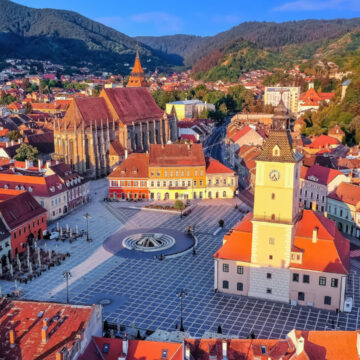 62396999.jpg Din 2026, turiștii care vizitează Brașovul vor plăti o taxă pe sejur