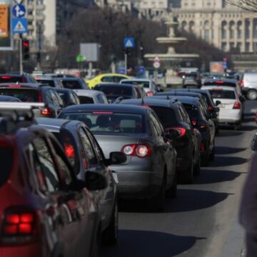 Masini-aglomeratie-trafic-poluare-InquamPhotos-Octav-Ganea-768x512-1.jpg Când spui Paște, te gândești la cozonaci, ouă roșii și… Ambuteiaje.