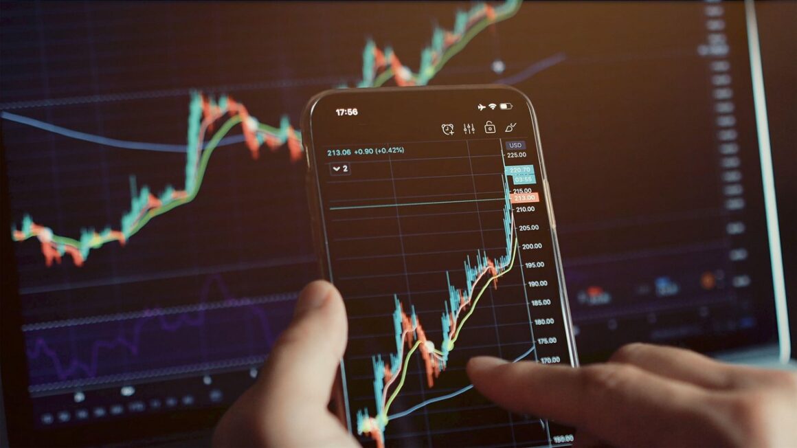 Bursa de la Bucureşti creşte cu 4% la debut