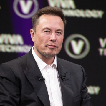 Tesla suspendă livrările din China