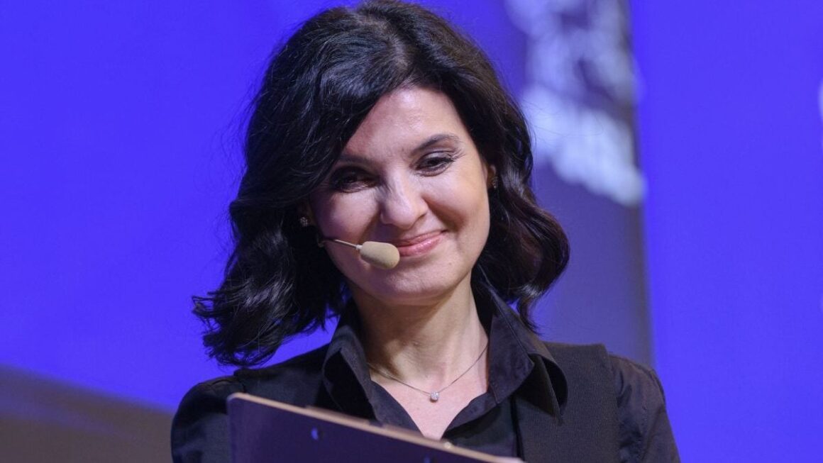 lavinia-sandru-portret-candidat-alegeri-prezidentiale-2025-e1743771143461.jpg Lavinia Șandru, candidatul PUSL la Președinția României