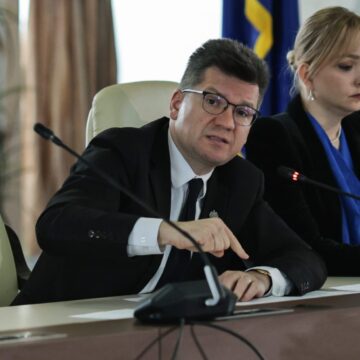 Scandal în Parlament înainte ca Mihail Neamțu să fie demis de la Comisia de Cultură din Parlament