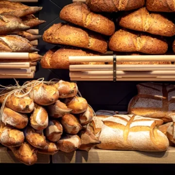 Unii turiști călătoresc doar pentru produsele de panificație