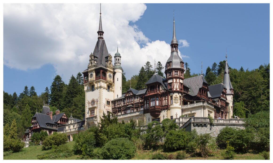 peles-1.jpg În fruntea listei se află Castelul Peleș din Sinaia