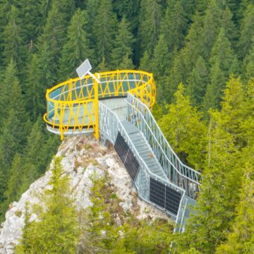 Bucovina inaugurează primul skywalk din România