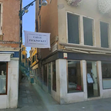 Calle della Mandola din Veneția e rebotezată „Calle Pickpocket”