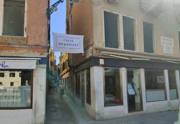 Calle della Mandola din Veneția e rebotezată „Calle Pickpocket”