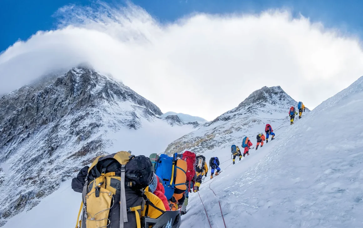 Nepalul permite escaladarea gratuită pe 97 de vârfuri