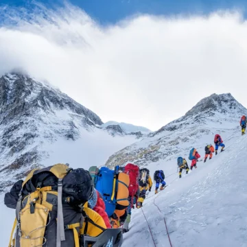 Nepalul permite escaladarea gratuită pe 97 de vârfuri