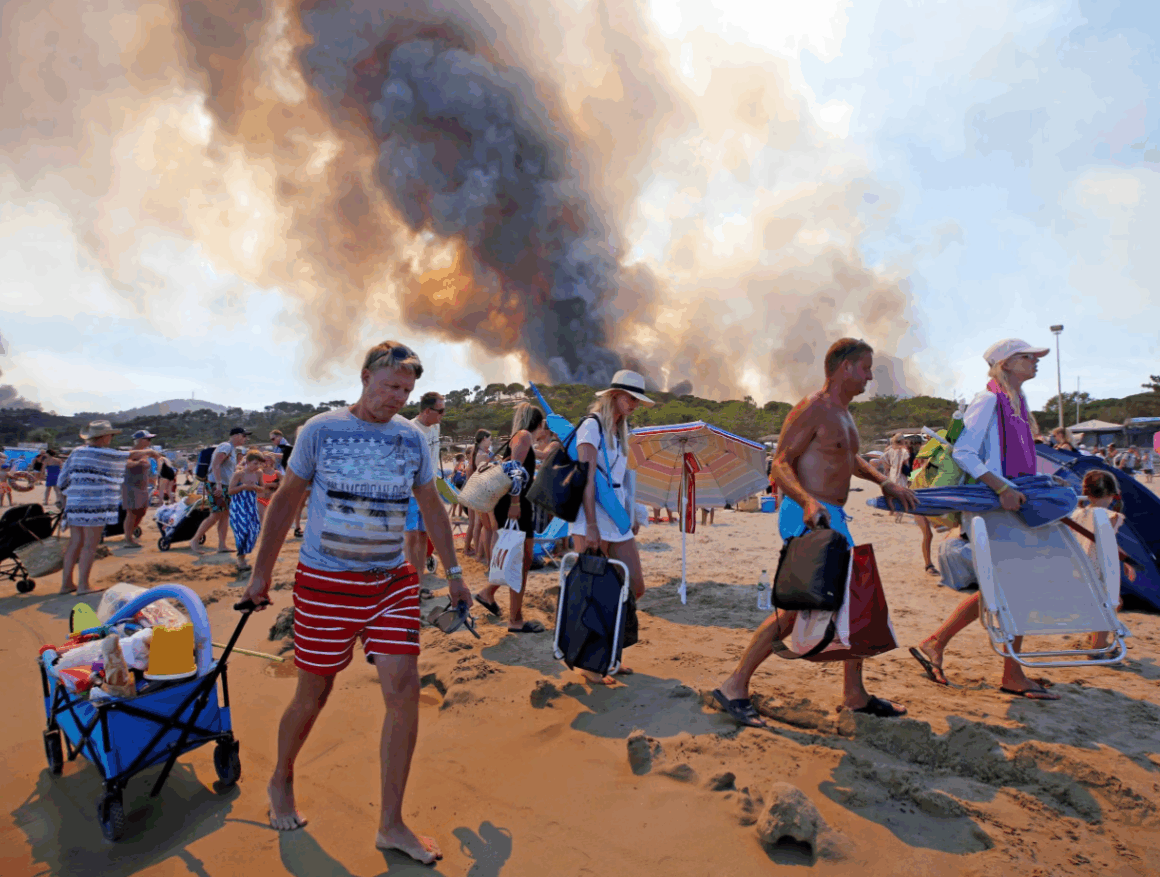 Flăcările fac ravagii în Europa și forțează turiștii să schimbe locația