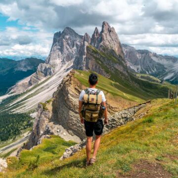 Fermierii din nordul Italiei montează porți cu turnicheți în Dolomiți