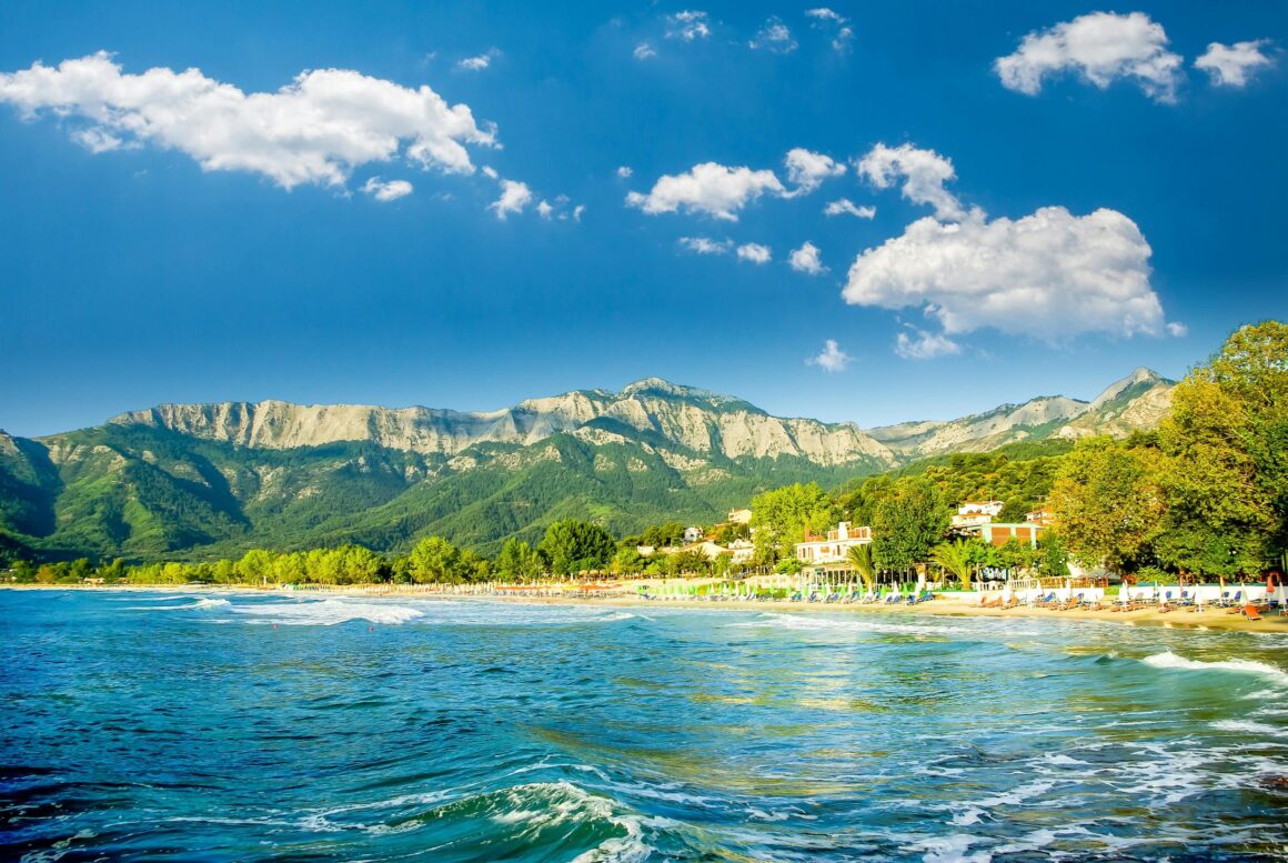 În 2025, românii și-au redus bugetul pentru vacanțe