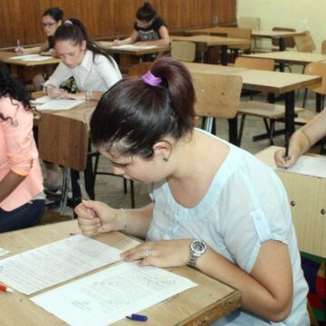 elevi-de-liceu-programa-scolara.jpg „Analfabetismul funcțional a atins alerta”