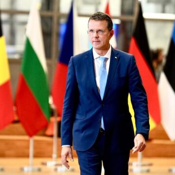 fbimg1764238437747-e1764354715912.jpg Ce știau liderii USR cu adevărat despre studiile lui Ionuț Moșteanu? Între declarații și dovezi