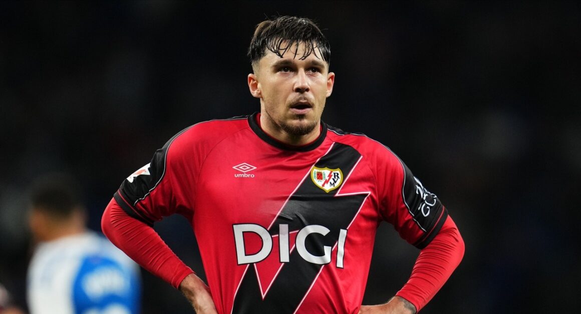 E-gata-cu-transferul-lui-Andrei-Ratiu-la-FC-Barcelona-dupa-decizia-luata-de-Flick.-I-a-transmis-o-si-lui-Deco.jpg E gata cu transferul lui Andrei Rațiu la FC Barcelona după decizia luată de Flick. I-a transmis-o și lui Deco