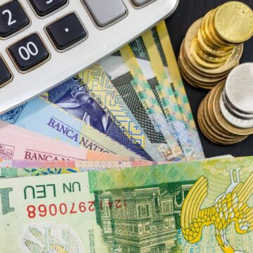 bani-calculator-taxe.jpg Coaliția de guvernare a căzut de acord pentru creșterea salariului minim începând din iulie 2026. Ce sumă vor primi românii
