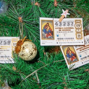 Un sat de 20 de locuitori a câștigat 4 milioane de euro la loteria de Crăciun, după ce incendiile l-au distrus