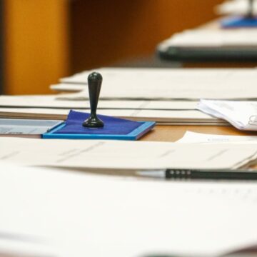 buletine-de-vot-alegeri-bucuresti.jpg Cursă strânsă la alegerile pentru Primăria București. Diferențe minime între candidații de pe primele locuri