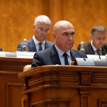ilie-bolojan-1.jpg Moțiunea de cenzură împotriva Guvernului Bolojan ajunge în Parlament. Cine o susține și ce șanse are să treacă
